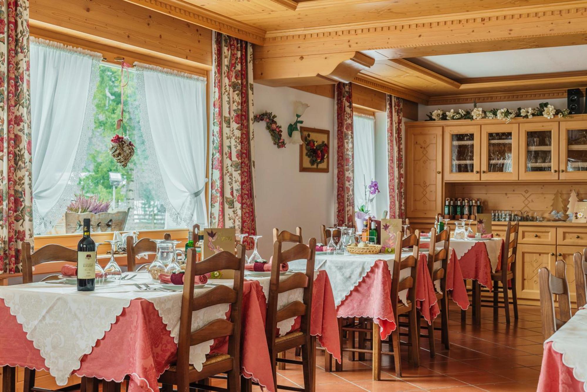 Hotel Edelweiss Val di Zoldo Kültér fotó